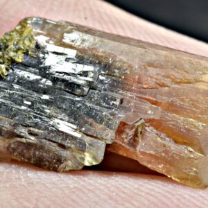 7 Carat Clinozoisite Crystal Combined With Diopside From Badakhshan Afghanistan