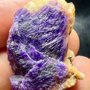 27 Carat Fluorescent Phosphorescent Sharp Color Change Hackmanite With Winchite From Badakhshan Afghanistan